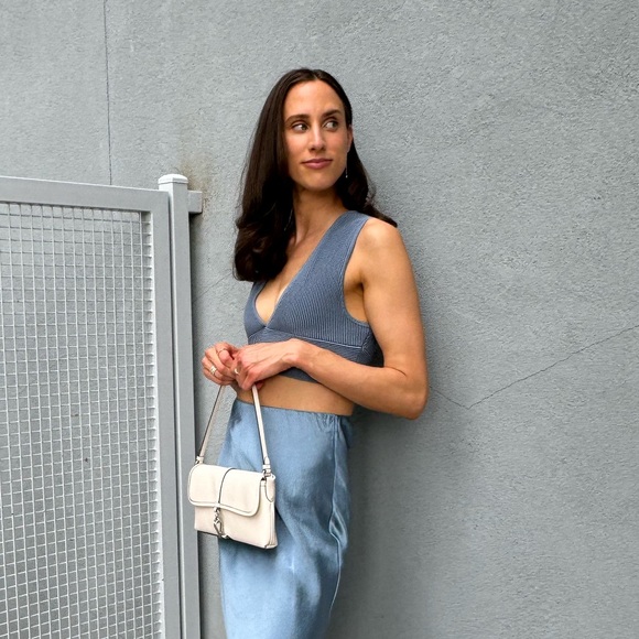 Aritzia Babaton Sculpt Knit Deep V Tank - Picture 5 of 5